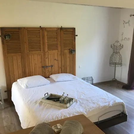 D Hotes Les Trois Chateaux Piscine Interieure Chauffee