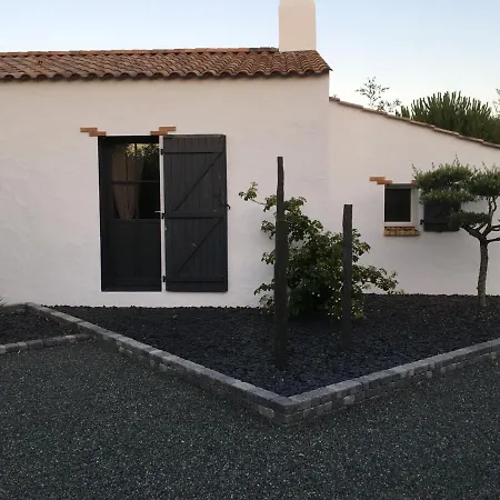 D Hotes Les Trois Chateaux Frühstückspension