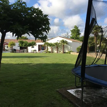 D Hotes Les Trois Chateaux 3*