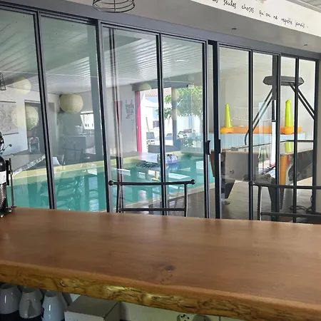 D Hotes Les Trois Chateaux לינה וארוחת בוקר