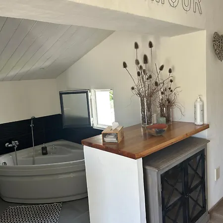 לינה וארוחת בוקר D Hotes Les Trois Chateaux