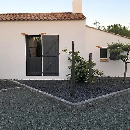 D Hotes Les Trois Chateaux Piscine Interieure Chauffee Nocleg ze śniadaniem
