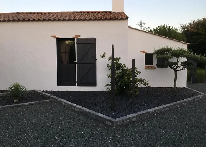 D Hotes Les Trois Chateaux Bed & Breakfast