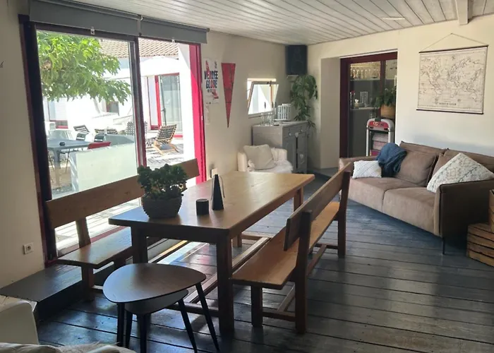 D Hotes Les Trois Chateaux